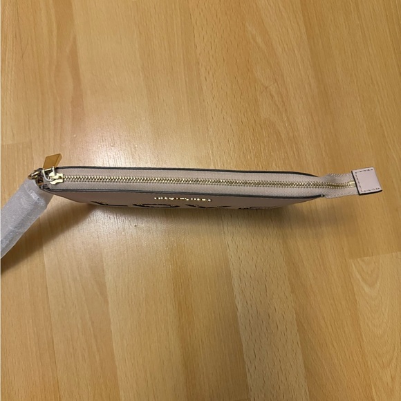 Michael Kors Love Clutch NWOT - Picture 3 of 4